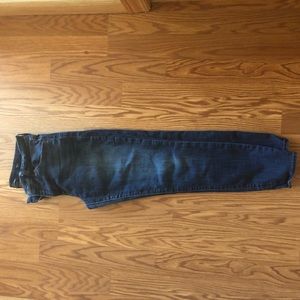 Lucky Brand Jeans- Mid-rise- 28 inch inseam